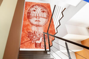 Lune montante papier peint Charlotte Massip escalier